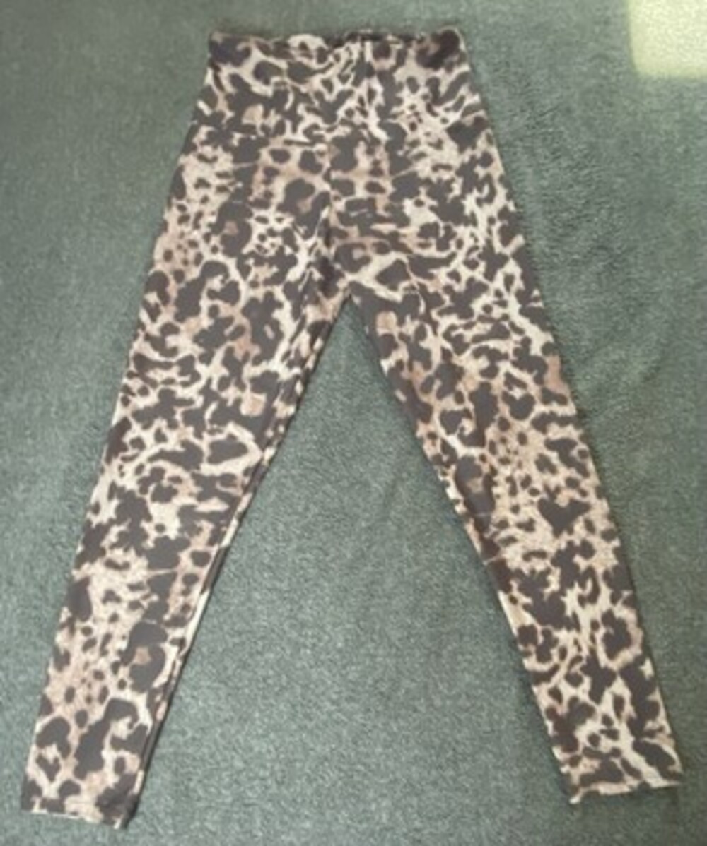 19 - Onzie Women's Leggings Size M Cheetah Print